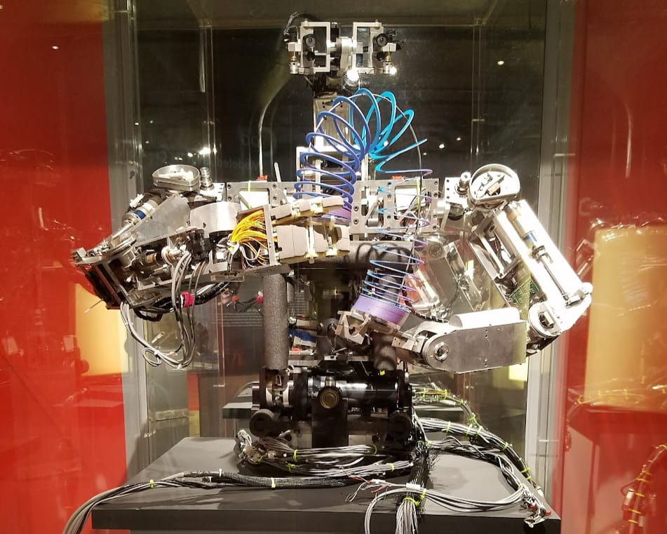 Robotic Sculpture at MIT Media Lab (photo by Keren Wang 2015)